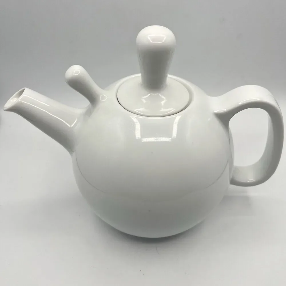 Crate & Barrel Segaform 6 Cup Glazed White Teapot with Lid